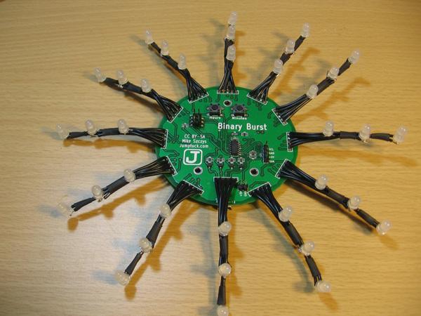 binary burst led clock off Binary Burst : consulter lheure en binaire sur une horloge LED