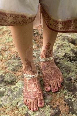 Mes mains, mes pieds et mes ongles aux mains d'une hennayate