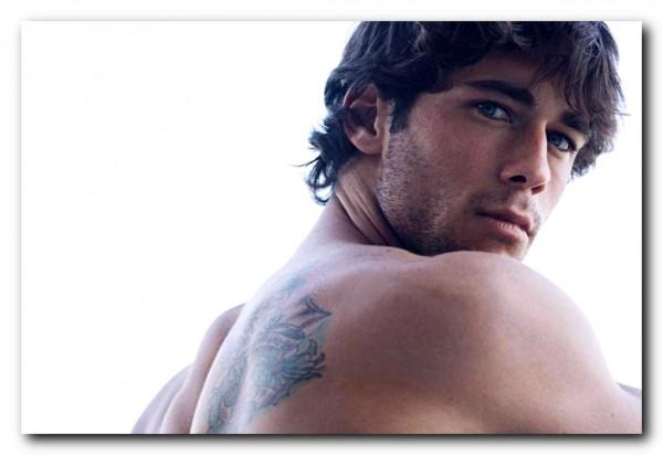 BEAU comme Nick Ayler