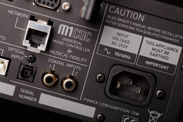 M1 CLiC Back Panel Close Up 2 Hi Res JPeg 600x400 Test : Musical Fidelity M1CLiC et M1DAC