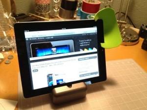 Améliorer l’audio de l’iPad avec une simple feuille de créamousse