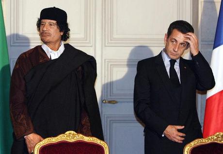 Nicolas Sarkozy aurait reçu une aide financière du défunt dirigeant libyen Moammar Kadhafi pour sa campagne électorale en 2007.