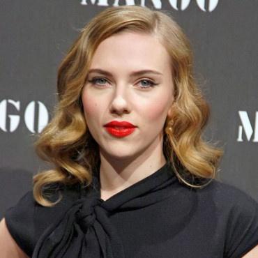 Scarlett Johansson très fifties : on en pense quoi ?