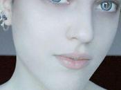 Post n°1002 Autoportrait fond yeux Marta