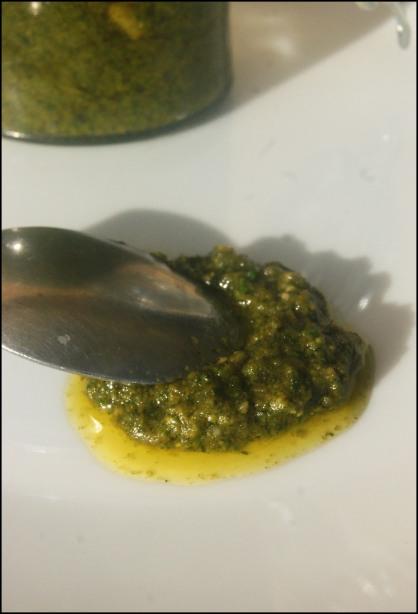 Pesto à la menthe (un tour en cuisine)