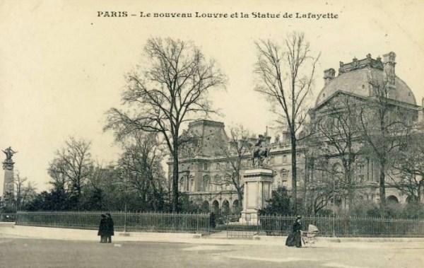 Paris - Le nouveau Louvre et la statue Lafayette