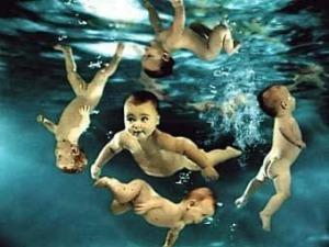 Bébés nageurs ? Mouai… c’est plutôt bébés flotteurs !