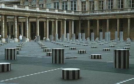 Buren Les deux plateaux Daniel Buren – Monumenta 2012 – Excentrique(s) Travail in Situ au Grand Palais + Eléments de biographie et quelques oeuvres