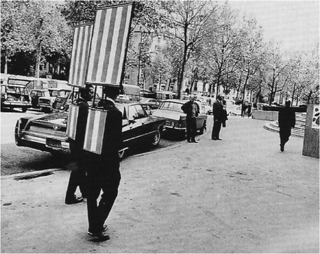 Daniel Buren – Monumenta 2012 – Excentrique(s) Travail in Situ au Grand Palais + Eléments de biographie et quelques oeuvres