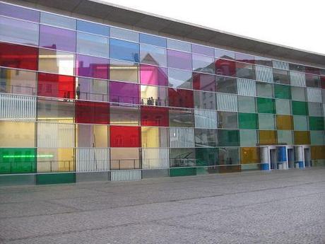 Buren Facade Musée de Nuremberg Daniel Buren – Monumenta 2012 – Excentrique(s) Travail in Situ au Grand Palais + Eléments de biographie et quelques oeuvres