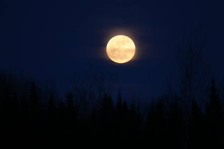 La plus grosse Pleine Lune de l’année en image
