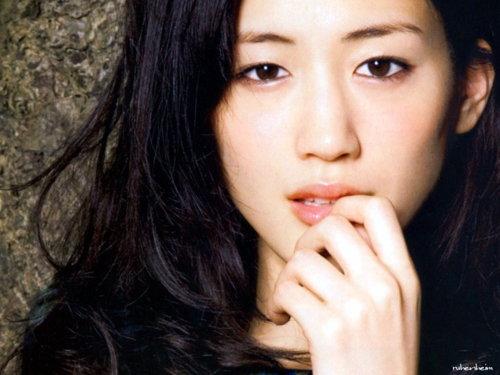 Quelle célébrité a la plus belle peau?
Ayase Haruka Koyuki Kanno...