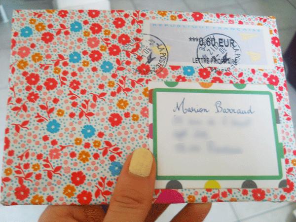 Rentrer et découvrir dans la pile de publicités,un bien j...