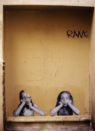 graffiti, tag, street art, petite fille, petites filles, fenêtre