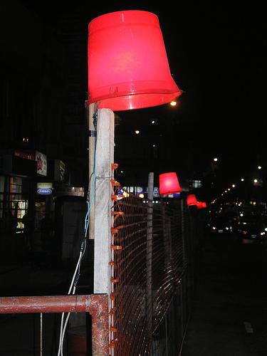 attention travaux. Simple, pas ruineux et assez joli. Chiant quand ça bloque votre route et qu'il faille faire un detour immense, mais joli avouons le