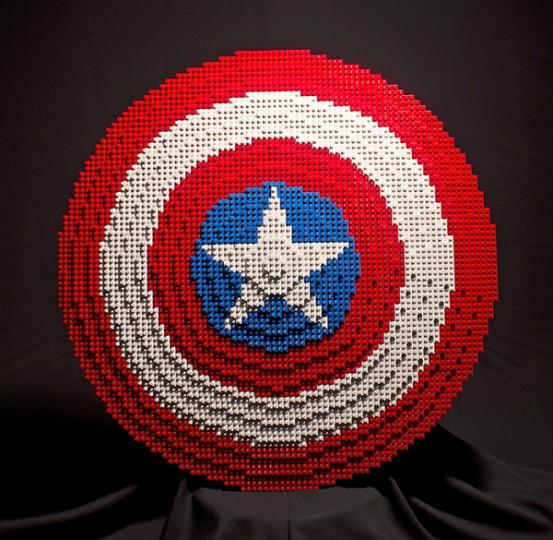 lego avengers weapons by buriedbybricks 553x540 Léquipement des Avengers en LEGO