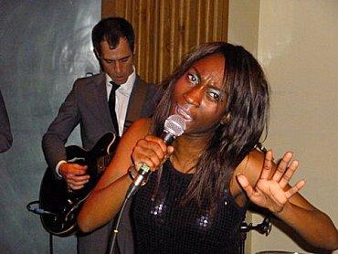 The Excitements au Bar du Matin, Forest, le 10 mai 2012 P1000040.JPG