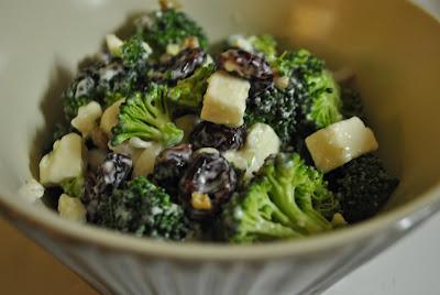 Salade de brocoli, Feta et Canneberges séchées