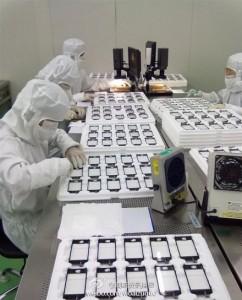 chinese iphone 5 production factory2 242x300 La sortie de liPhone 5 en Septembre et un iPad de 10 pouces ?