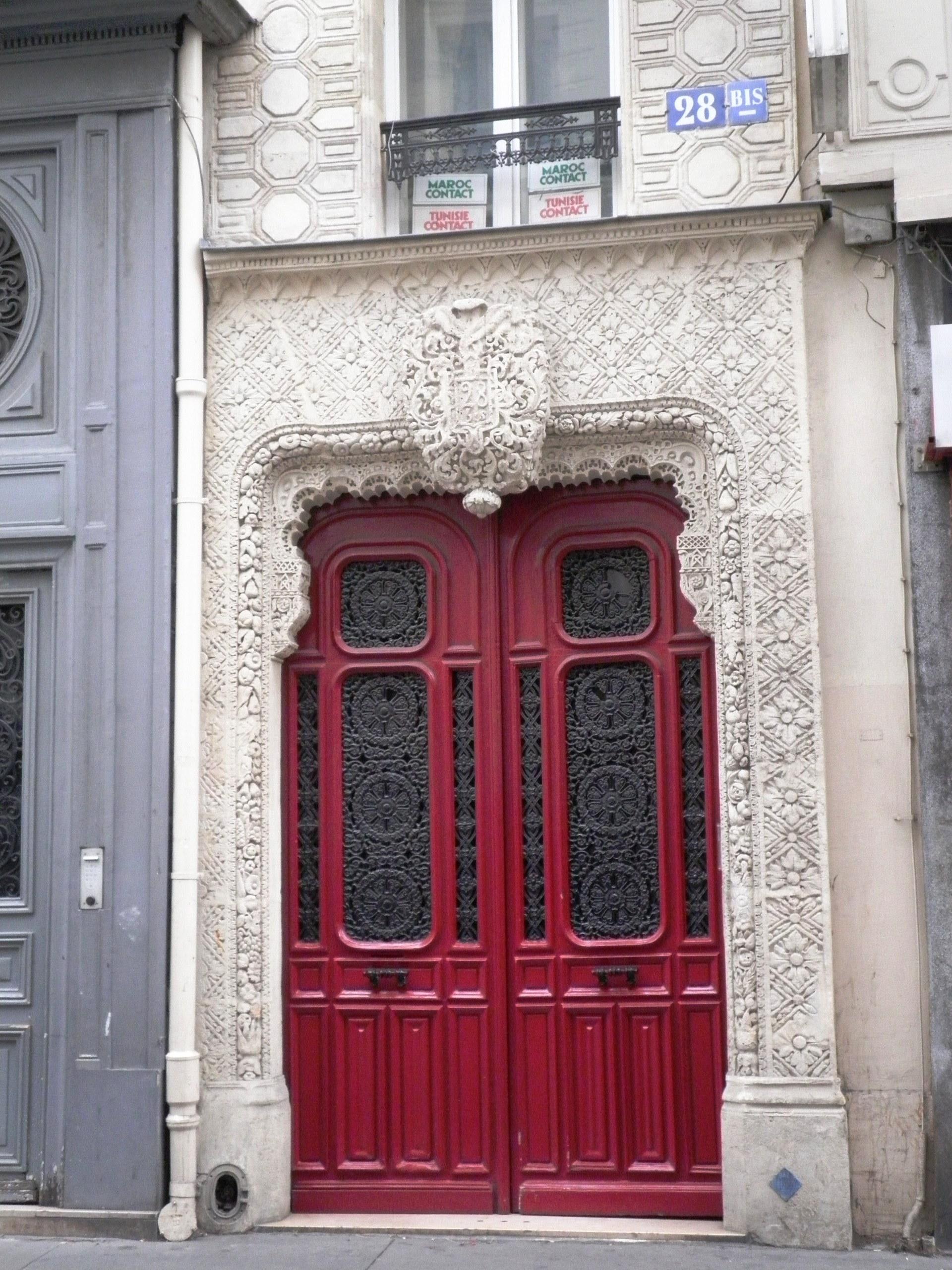 Portes d’immeubles à Paris : sculptées et colorées (2/2)