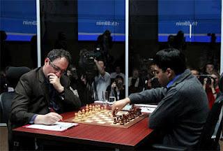 Echecs à Moscou : Boris Gelfand se concentre avant d'affronter le champion du monde en titre Vishy Anand - Photo © Chessbase 