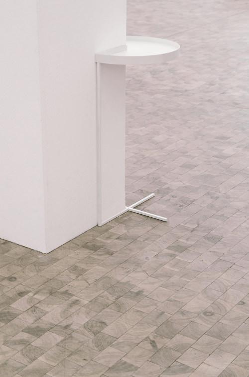 Table d’angle Nook par Lukas Franciszkiewicz