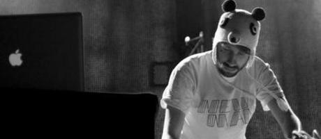 gold-panda Gold Panda présente son single.