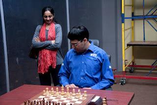 Echecs à Moscou : Le champion du monde en titre Vishy Anand et sa femme Aruna  - Photo © Chessbase 