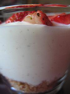 160512 fraises du jardin en verrine 005