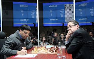 Echecs à Moscou : Le champion du monde en titre Vishy Anand face à Boris Gelfand - Photo © Chessbase 