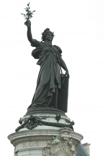 Place_de_la_Republique_Paris_statue.jpg