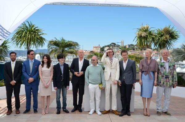 http://www.critique-film.fr/wp-content/uploads/2012/05/Photocall-MOONRISE-KINGDOM-de-Wes-Anderson-600x397.jpg