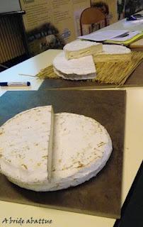 Les incontournables du plateau de fromages, ... un camembert peut-être, mais AOC