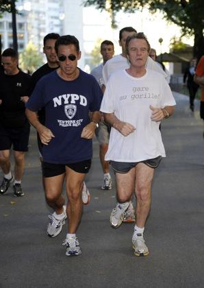 0605 sarkozy kouchner jogging