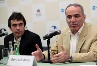 Echecs à Moscou : l'ex-champion du monde Garry Kasparov en conférence de presse - Photo © Chessbase 