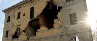 Six Morts Et Une Cinquantaine De Blessés Dans Un séisme En Italie.