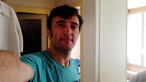 20/05/2012 Gonna look for bread.Vais aller chercher du pain.