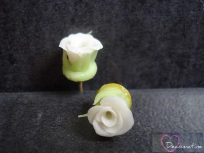 puces d’oreilles roses blanche en porcelaine froide