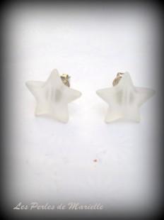 Boucles d’oreille étoile blanches