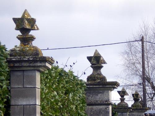 Des polyèdres ornés de motifs décoratifs à Champniers (16)