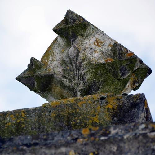 Des polyèdres ornés de motifs décoratifs à Champniers (16)