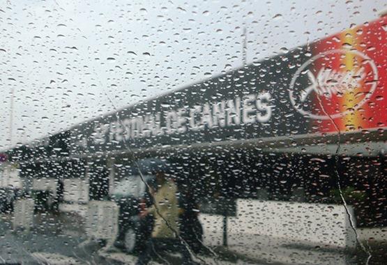 Cannes sous la pluie