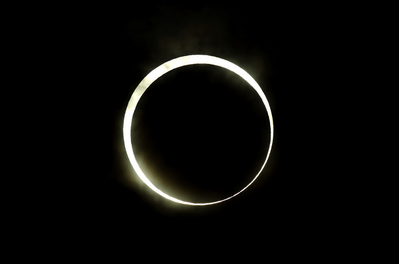 Eclipse annulaire du Soleil photographiée par Yuta Kasasaki