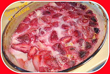 Clafoutis-fraises-rose.JPG