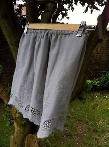 La jupe avec juste 2 coutures