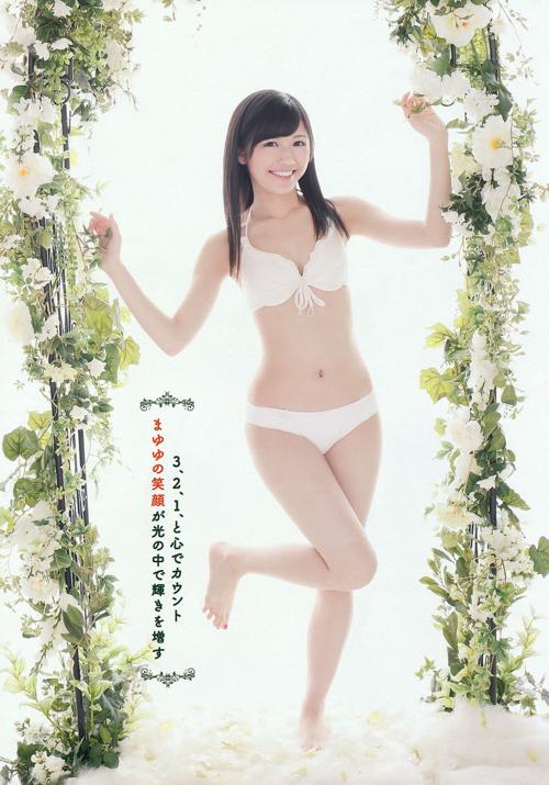 jpopmagazine:

Maeda Atsuko & Watanabe Mayu in Weekly...