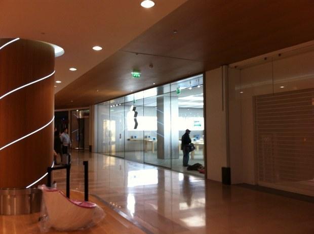 [Photos] Inauguration de l'Apple Store Quatre Temps, la Défense le 25 mai...