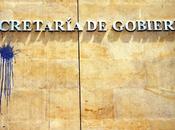 C’est K-pu connaît truc. *Les tâches peinture...