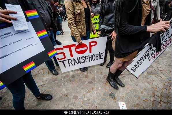 Flash-mob-contre-lesbophobie-paris0005