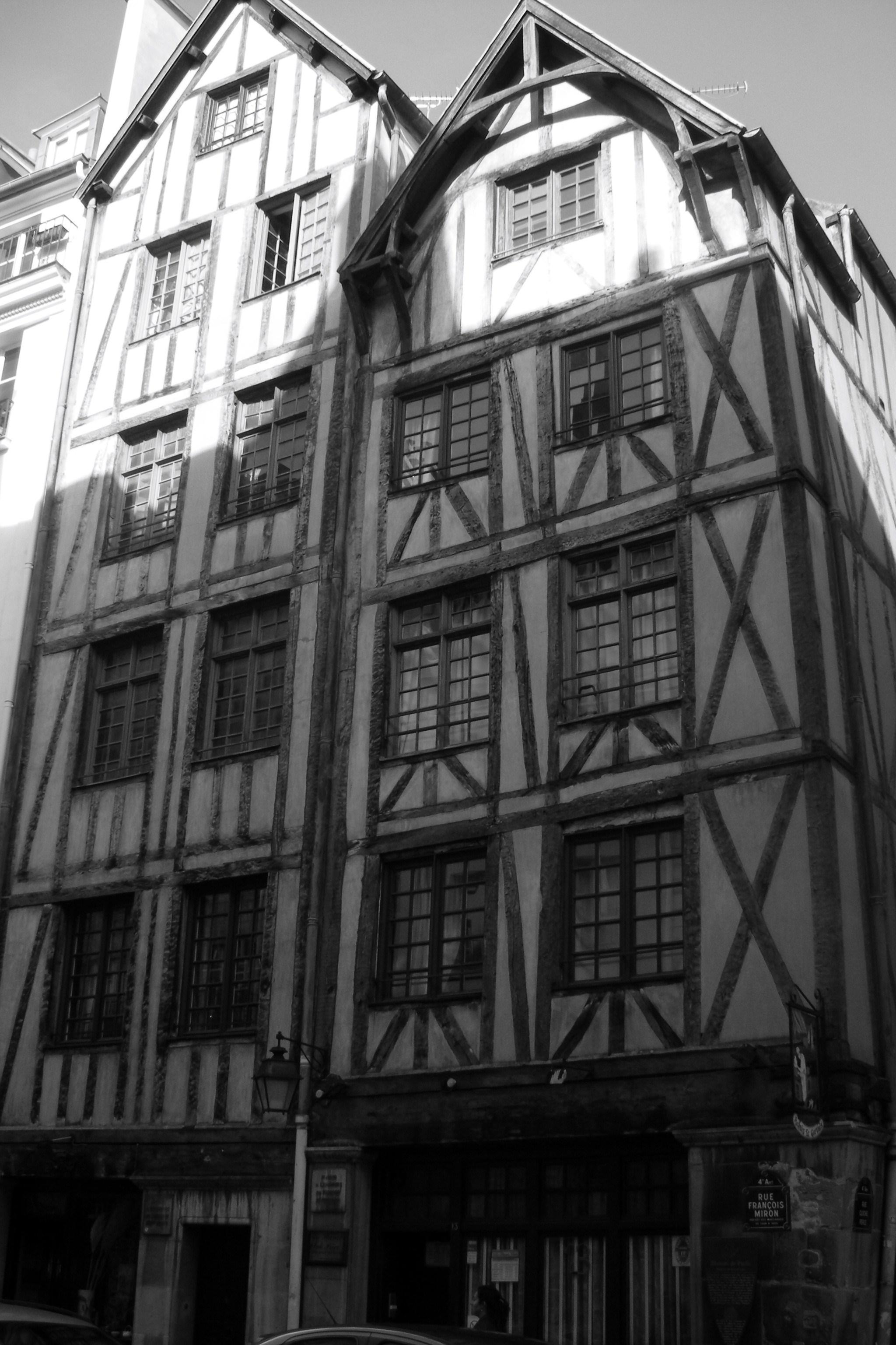 Paris médiéval : les demeures de la rue François Miron